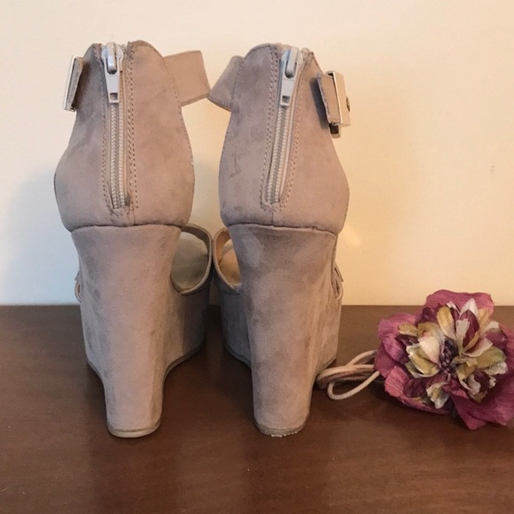 G by Guess 8.5 women’s platforms - Picture 3 of 5